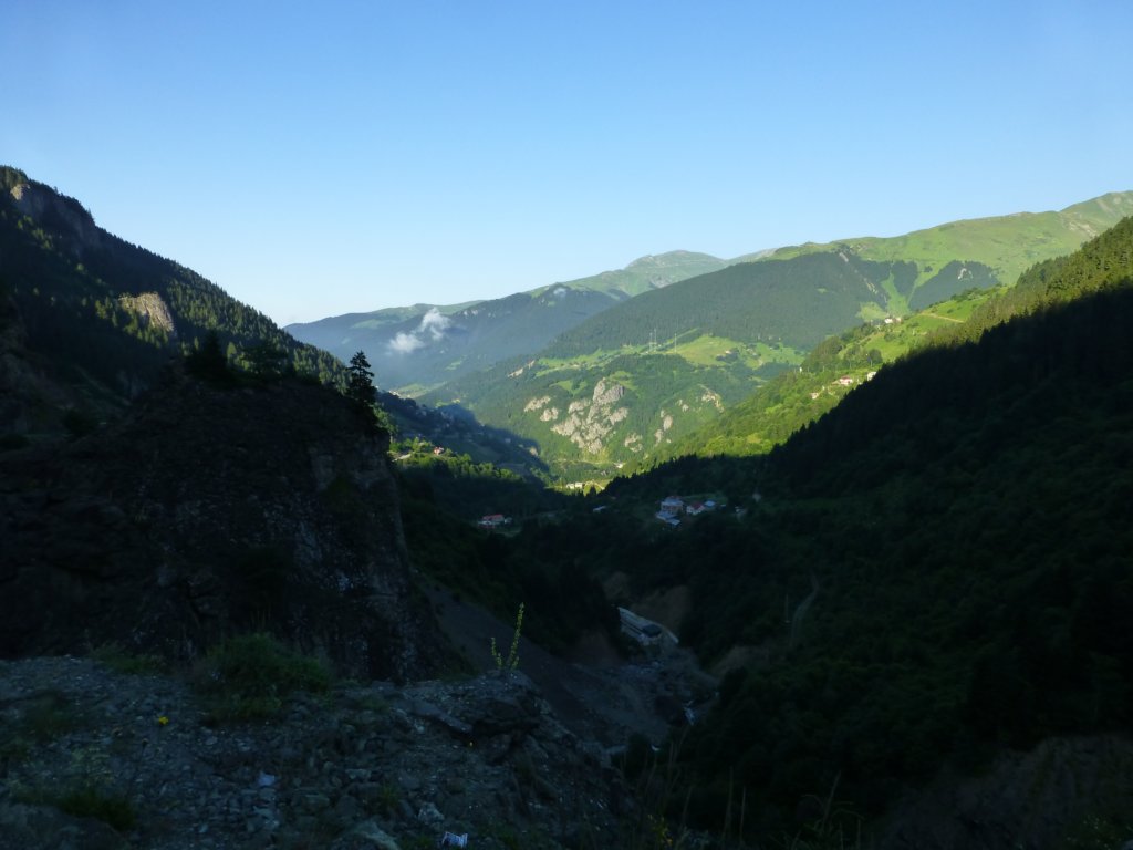 http://www.tonyco.net/pictures/Kurdistan_2017/On_the_road/torulmaka2.jpg