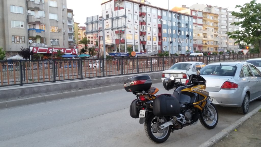 http://www.tonyco.net/pictures/Kurdistan_2017/On_the_road/yozgat2.jpg