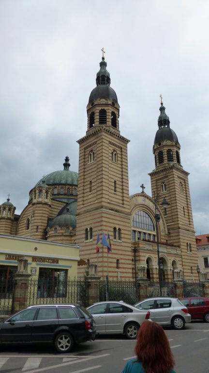 http://www.tonyco.net/pictures/Romania_30_07_2015/catedralaortodoxasfantatreimesibiu3.jpg