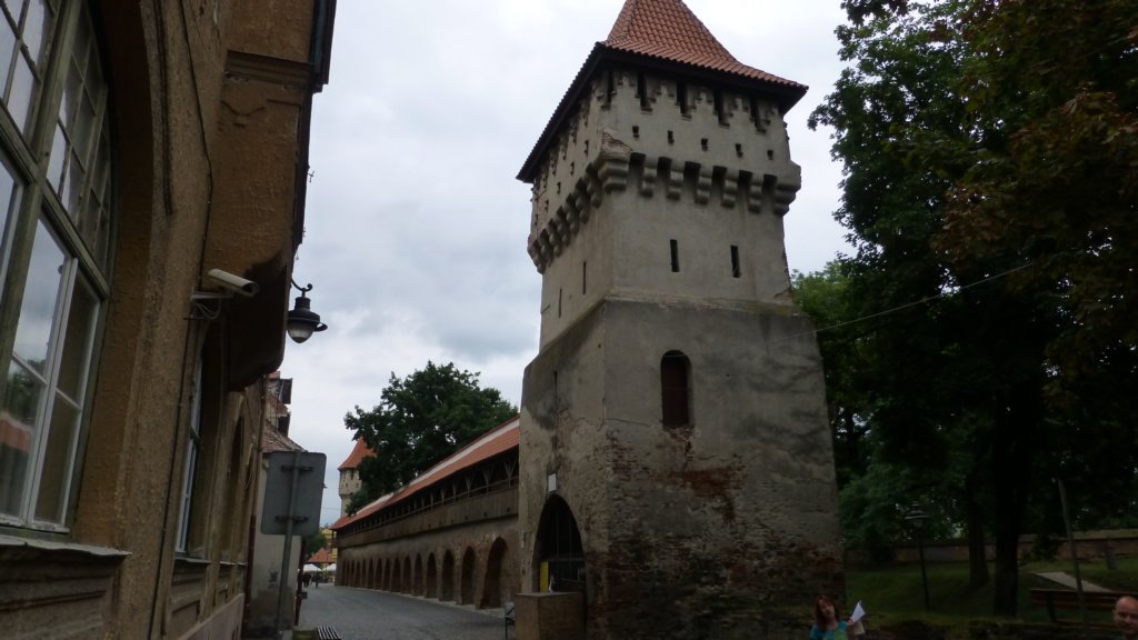 http://www.tonyco.net/pictures/Romania_30_07_2015/potterstowersibiu.jpg