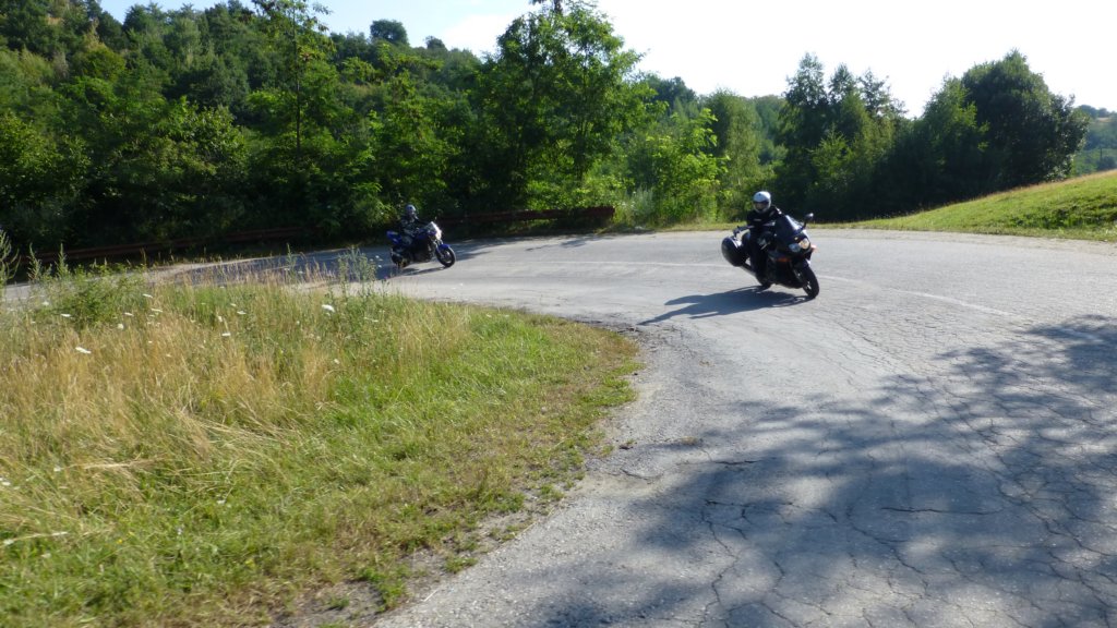 http://www.tonyco.net/pictures/Romania_30_07_2015/transalpina10.jpg