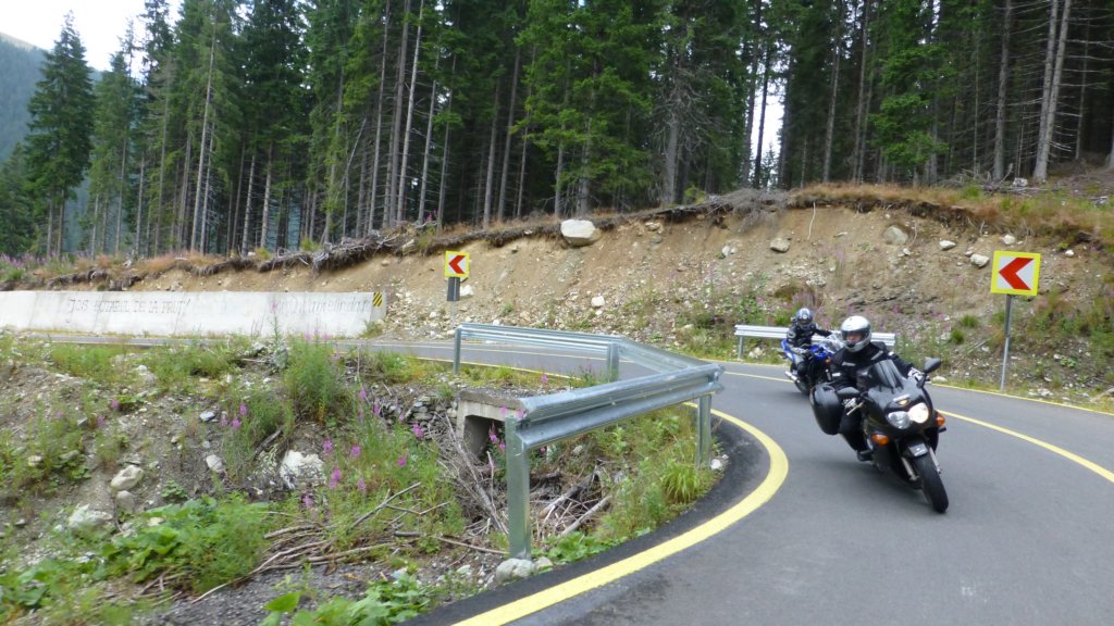 http://www.tonyco.net/pictures/Romania_30_07_2015/transalpina115.jpg