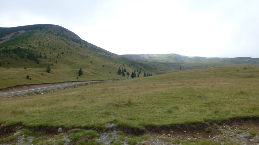 http://www.tonyco.net/pictures/Romania_30_07_2015/transalpina126.jpg