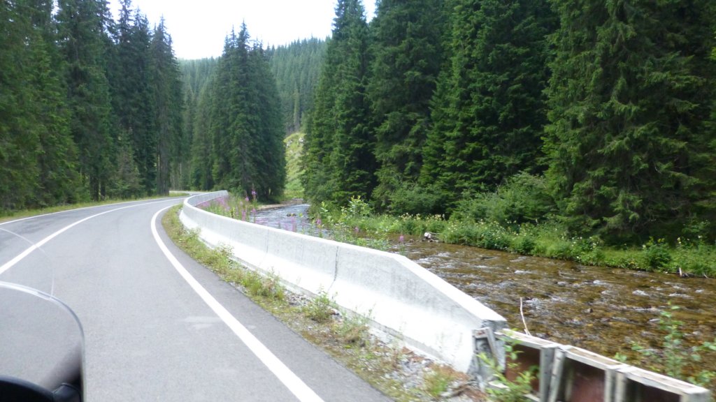 http://www.tonyco.net/pictures/Romania_30_07_2015/transalpina73.jpg