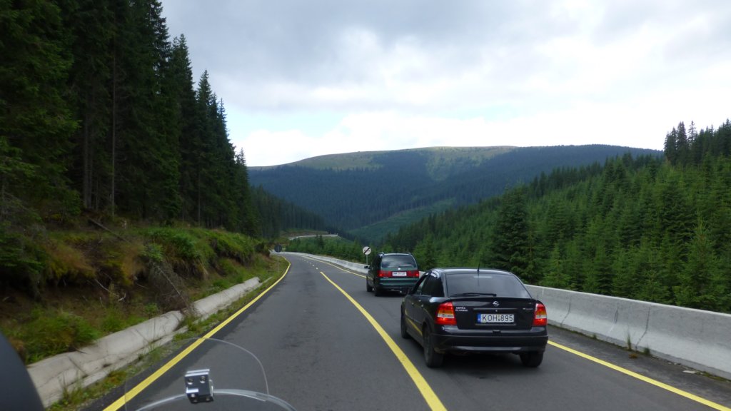 http://www.tonyco.net/pictures/Romania_30_07_2015/transalpina91.jpg