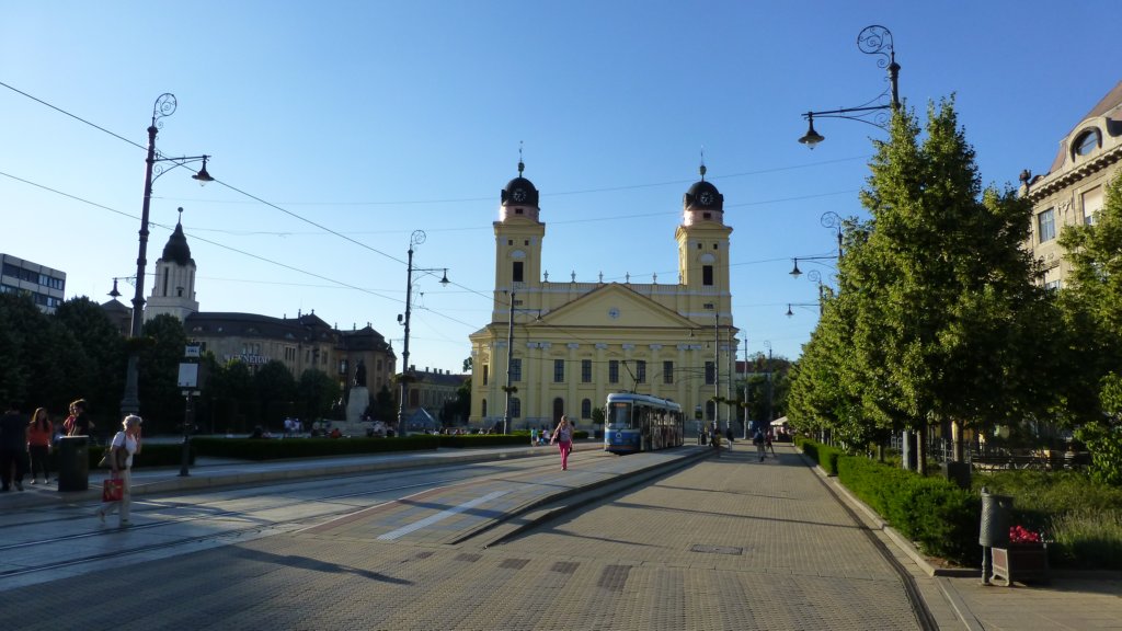 http://www.tonyco.net/pictures/Russia/Debrecen/thereformedgreatchurchofdebrecen.jpg