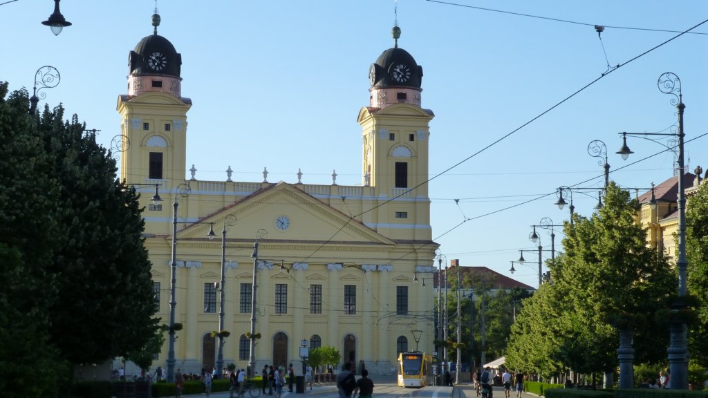 http://www.tonyco.net/pictures/Russia/Debrecen/thereformedgreatchurchofdebrecen2.jpg