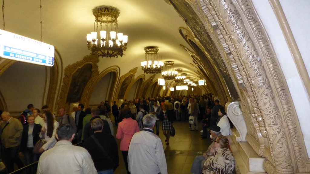 http://www.tonyco.net/pictures/Russia/Moskva/Moskovsko_Metro/photo11.jpg