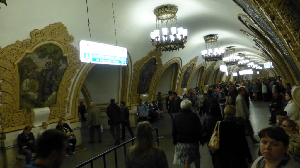 http://www.tonyco.net/pictures/Russia/Moskva/Moskovsko_Metro/photo13.jpg