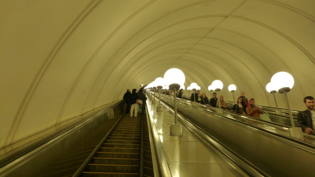 http://www.tonyco.net/pictures/Russia/Moskva/Moskovsko_Metro/photo21.jpg