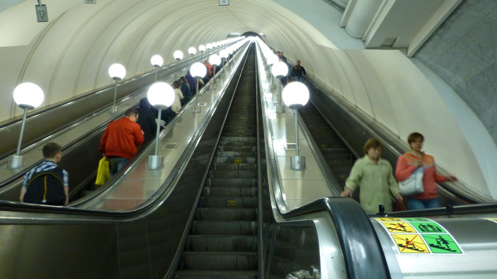 http://www.tonyco.net/pictures/Russia/Moskva/Moskovsko_Metro/photo23.jpg