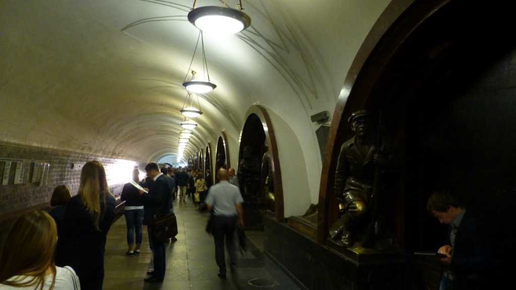 http://www.tonyco.net/pictures/Russia/Moskva/Moskovsko_Metro/photo37.jpg