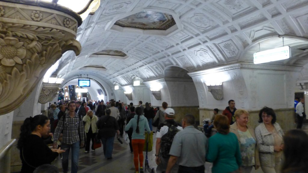 http://www.tonyco.net/pictures/Russia/Moskva/Moskovsko_Metro/photo46.jpg