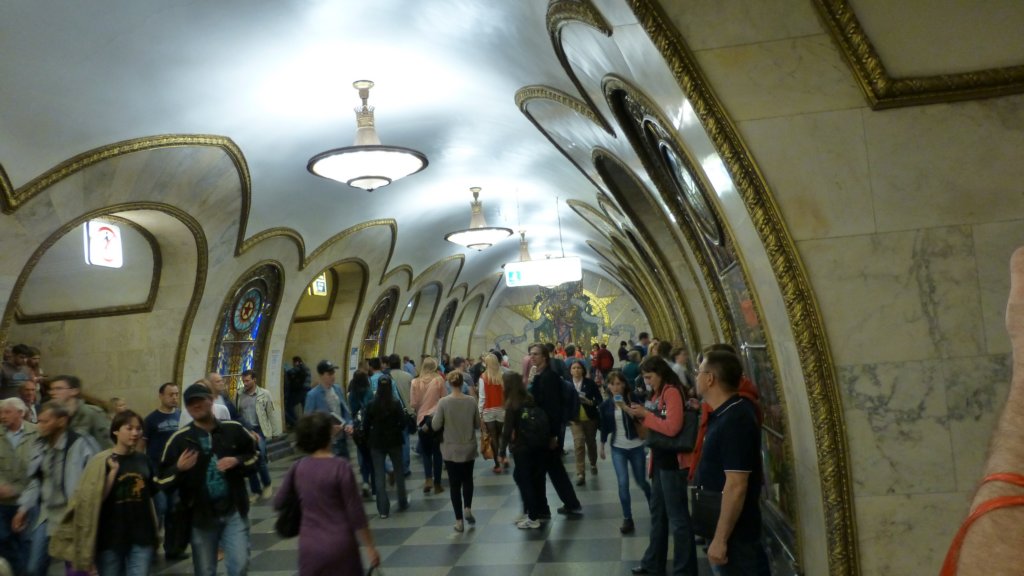 http://www.tonyco.net/pictures/Russia/Moskva/Moskovsko_Metro/photo50.jpg