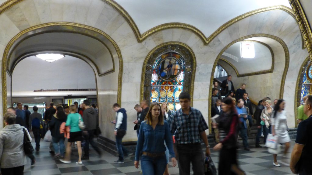 http://www.tonyco.net/pictures/Russia/Moskva/Moskovsko_Metro/photo52.jpg