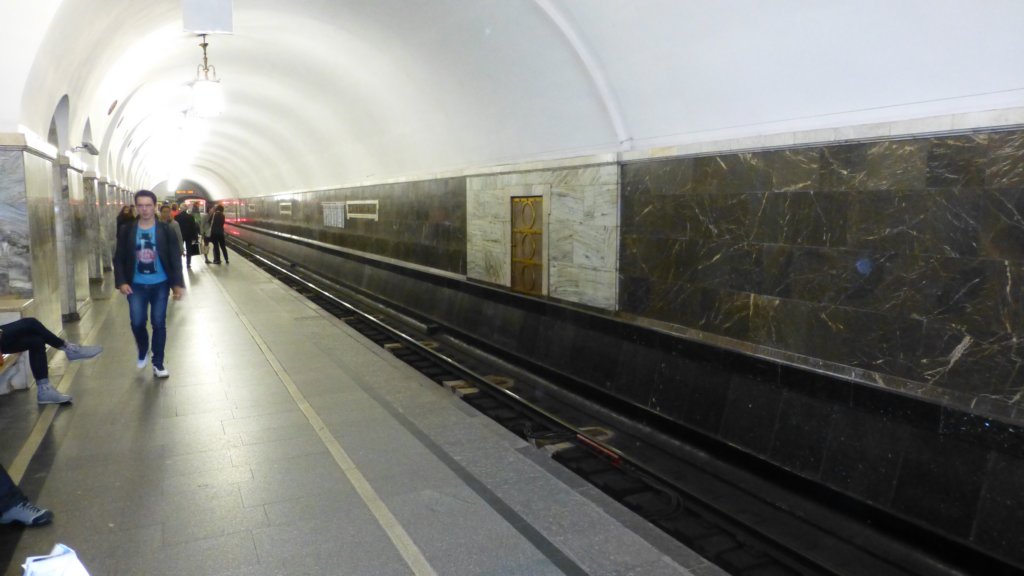 http://www.tonyco.net/pictures/Russia/Moskva/Moskovsko_Metro/photo6.jpg