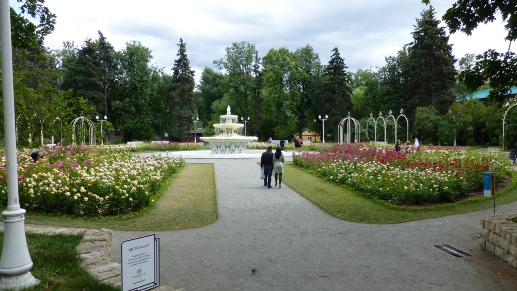 http://www.tonyco.net/pictures/Russia/Moskva/Park_Gorki/photo29.jpg