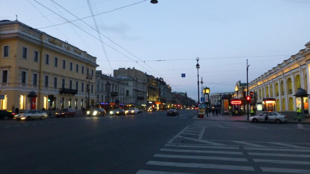 http://www.tonyco.net/pictures/Russia/StPetersburg/Beli_noshti/photo2.jpg