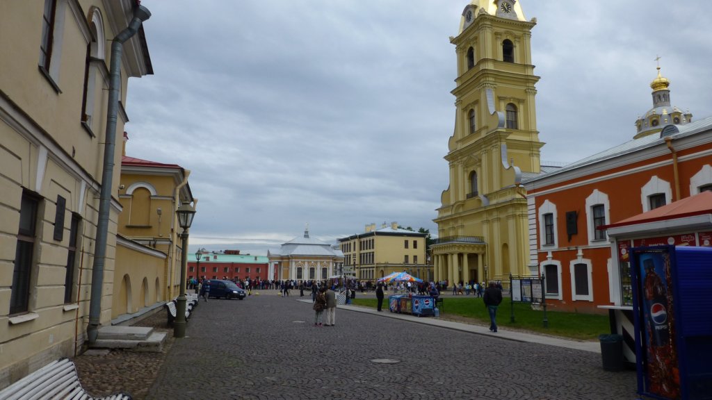 http://www.tonyco.net/pictures/Russia/StPetersburg/Nevska_panorama/photo46.jpg