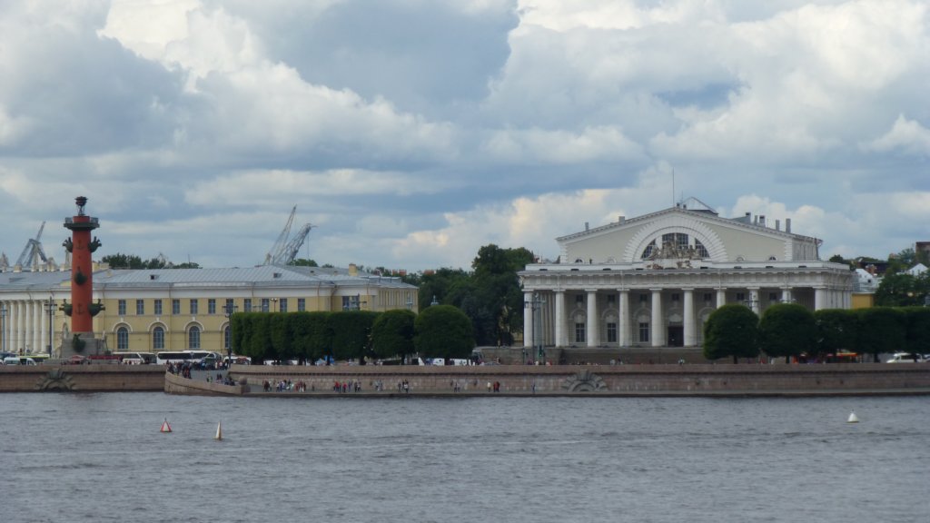 http://www.tonyco.net/pictures/Russia/StPetersburg/Nevska_panorama/photo66.jpg