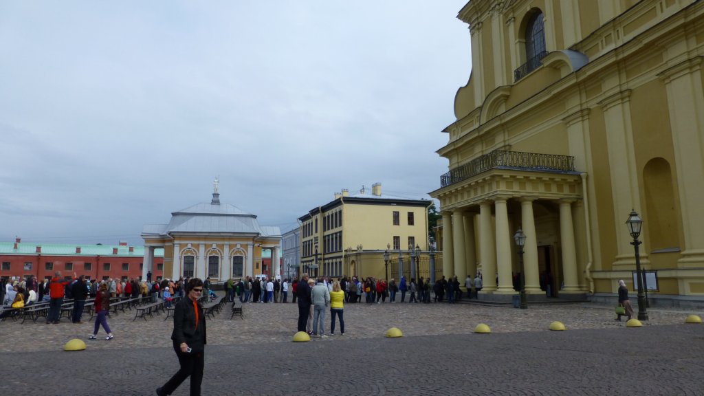 http://www.tonyco.net/pictures/Russia/StPetersburg/Nevska_panorama/photo9.jpg