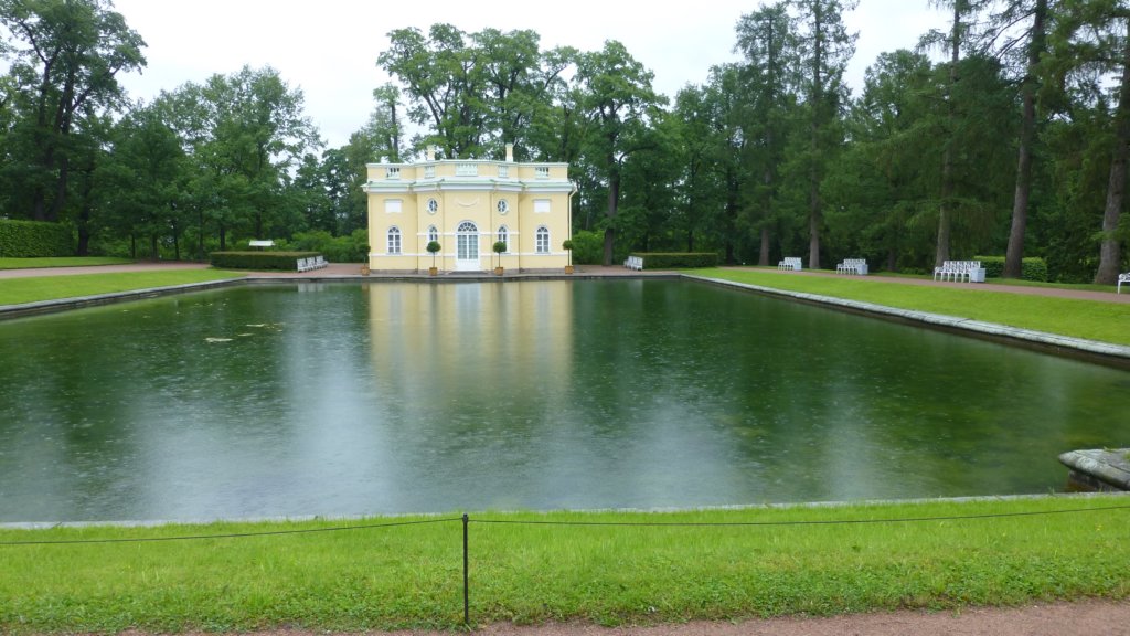 http://www.tonyco.net/pictures/Russia/StPetersburg/Tsarskoe_selo/photo11.jpg