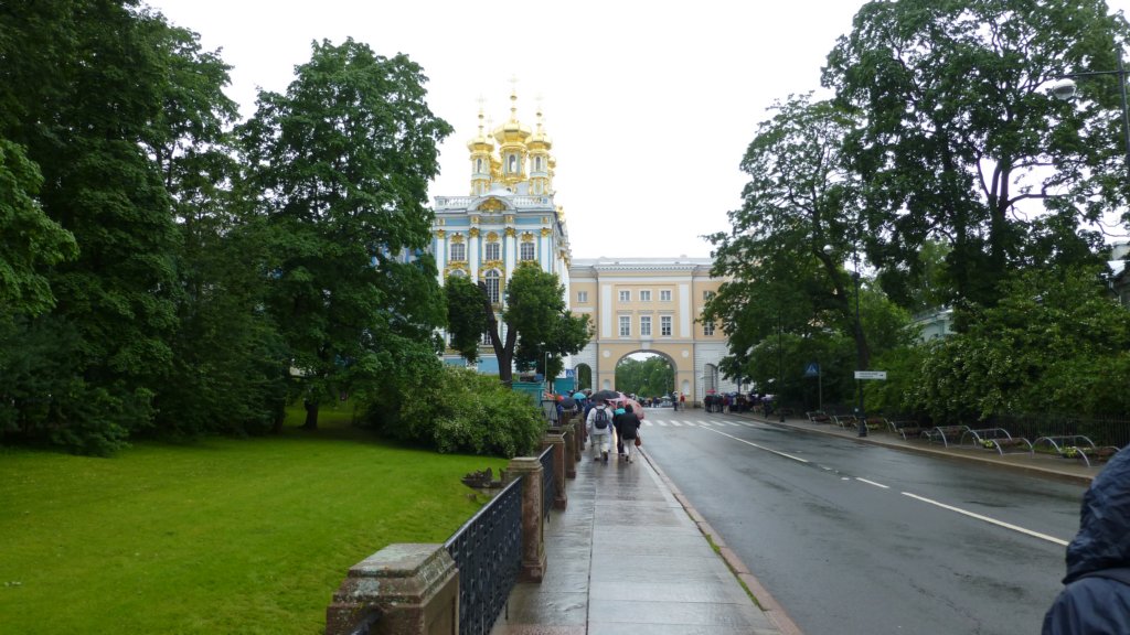 http://www.tonyco.net/pictures/Russia/StPetersburg/Tsarskoe_selo/photo4.jpg