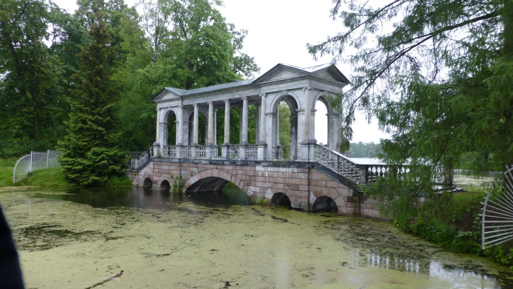 http://www.tonyco.net/pictures/Russia/StPetersburg/Tsarskoe_selo/photo55.jpg