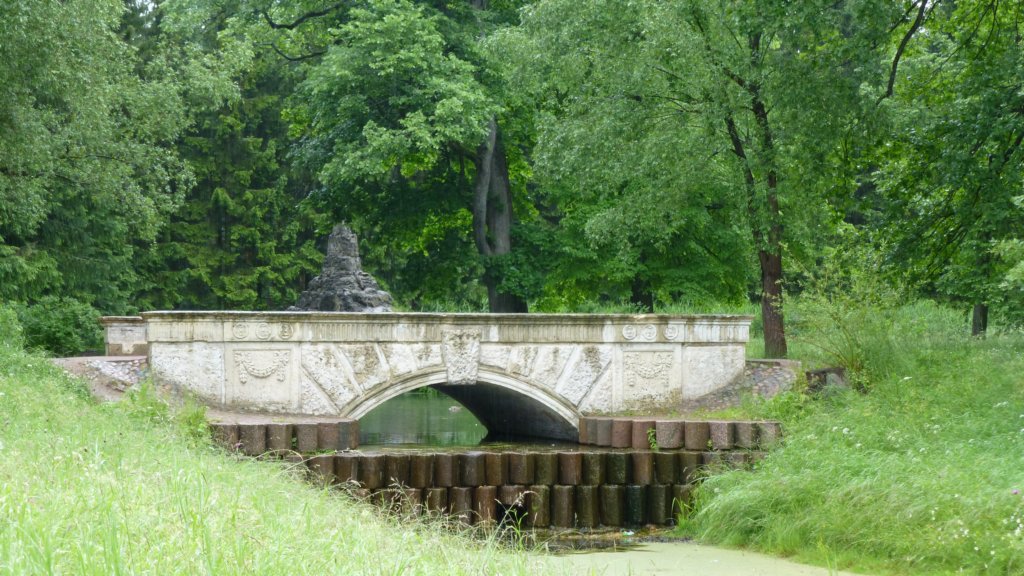 http://www.tonyco.net/pictures/Russia/StPetersburg/Tsarskoe_selo/photo62.jpg