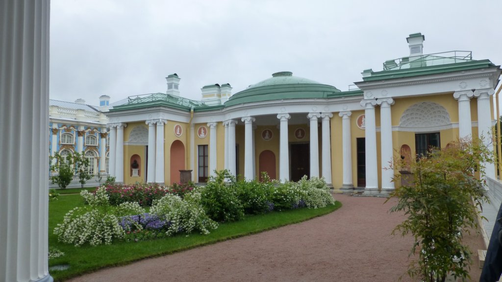 http://www.tonyco.net/pictures/Russia/StPetersburg/Tsarskoe_selo/photo80.jpg