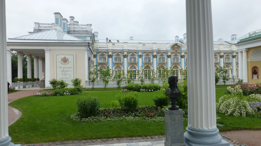 http://www.tonyco.net/pictures/Russia/StPetersburg/Tsarskoe_selo/photo81.jpg