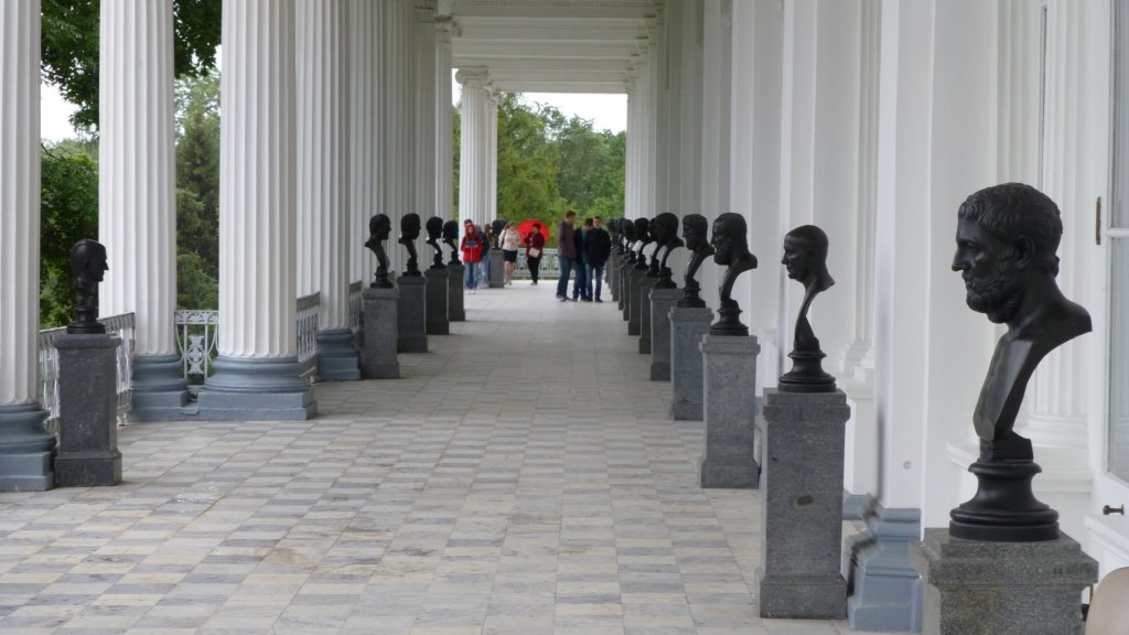 http://www.tonyco.net/pictures/Russia/StPetersburg/Tsarskoe_selo/photo83.jpg