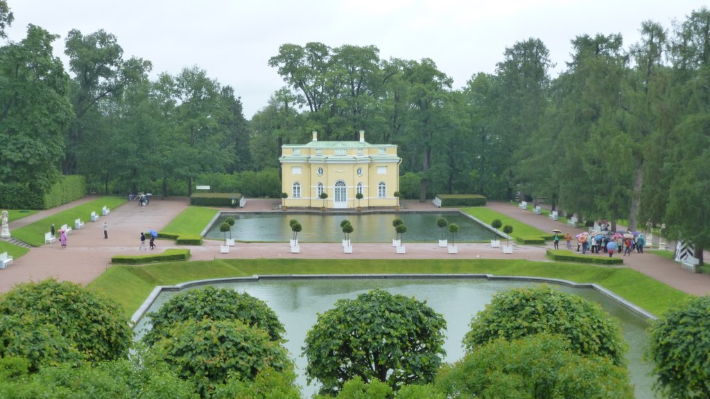 http://www.tonyco.net/pictures/Russia/StPetersburg/Tsarskoe_selo/photo92.jpg