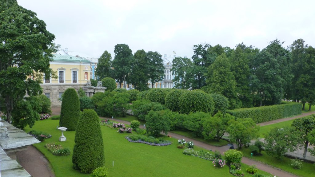 http://www.tonyco.net/pictures/Russia/StPetersburg/Tsarskoe_selo/photo93.jpg