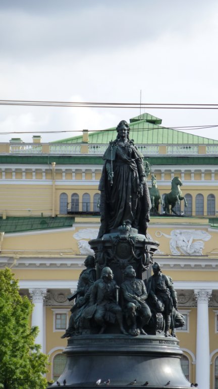 http://www.tonyco.net/pictures/Russia/StPetersburg/Ulicite_kanalite_metroto/ii.jpg