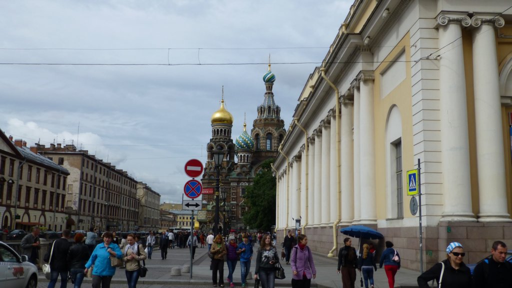 http://www.tonyco.net/pictures/Russia/StPetersburg/Ulicite_kanalite_metroto/photo181.jpg