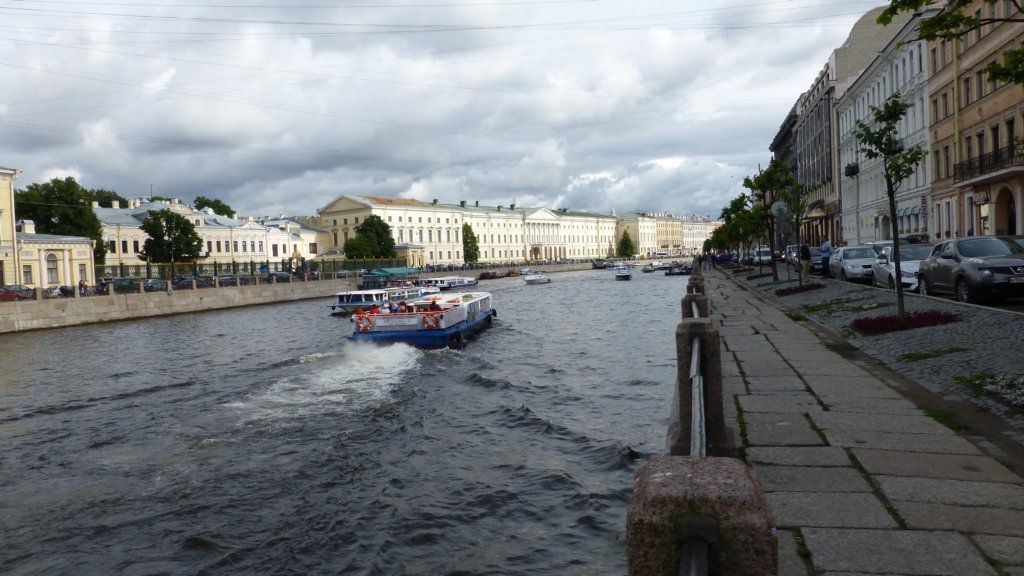 http://www.tonyco.net/pictures/Russia/StPetersburg/Ulicite_kanalite_metroto/photo215.jpg