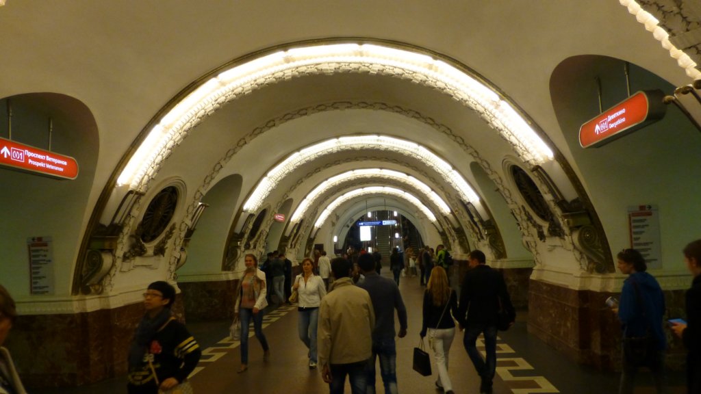 http://www.tonyco.net/pictures/Russia/StPetersburg/Ulicite_kanalite_metroto/photo25.jpg