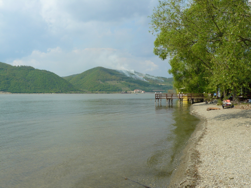 http://www.tonyco.net/pictures/Serbia_Danube_25_04_2009/P1050416.JPG