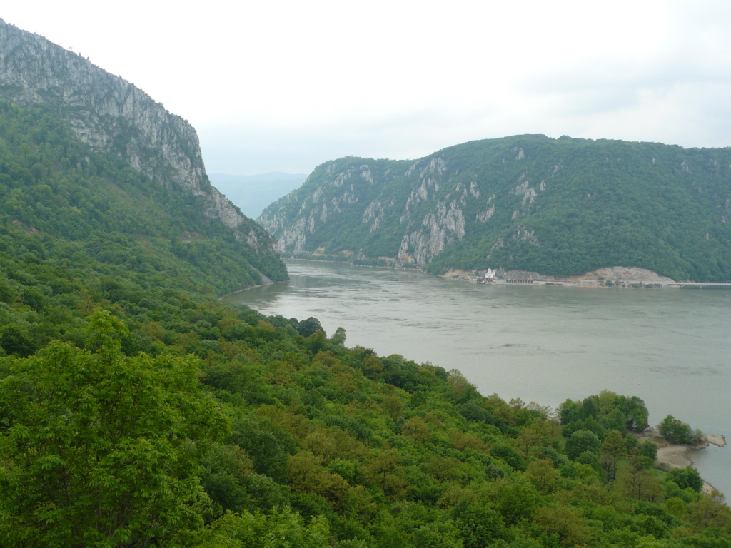 http://www.tonyco.net/pictures/Serbia_Danube_25_04_2009/P1050463.JPG