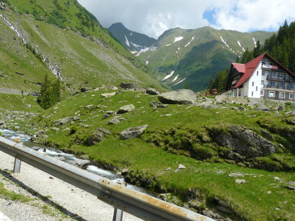 http://www.tonyco.net/pictures/Transfagarashan_22_06_2008/P1020968.JPG