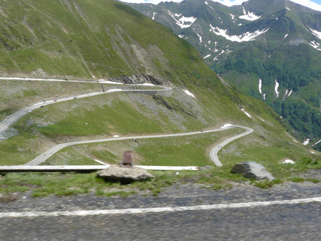 http://www.tonyco.net/pictures/Transfagarashan_22_06_2008/P1030042.JPG