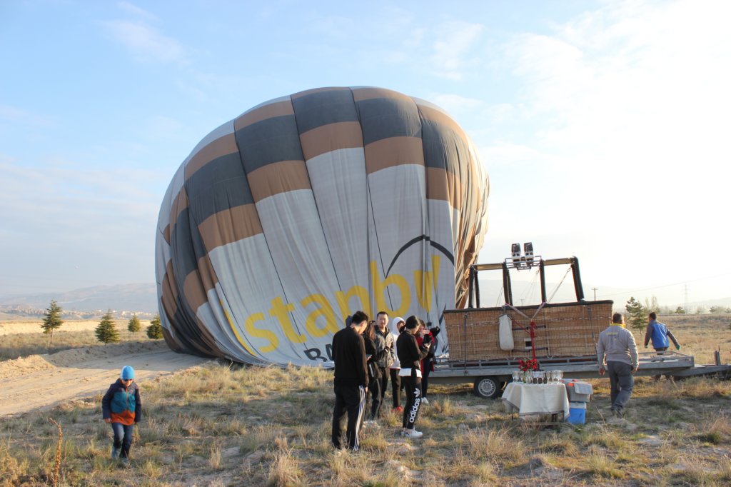http://www.tonyco.net/pictures/Turkey_Trip_2017/Cappadocia/Balloon_flight/photo171.jpg