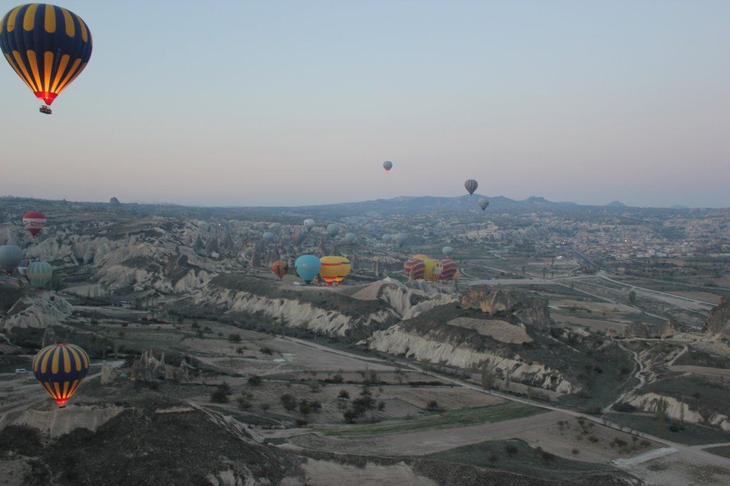 http://www.tonyco.net/pictures/Turkey_Trip_2017/Cappadocia/Balloon_flight/photo24.jpg