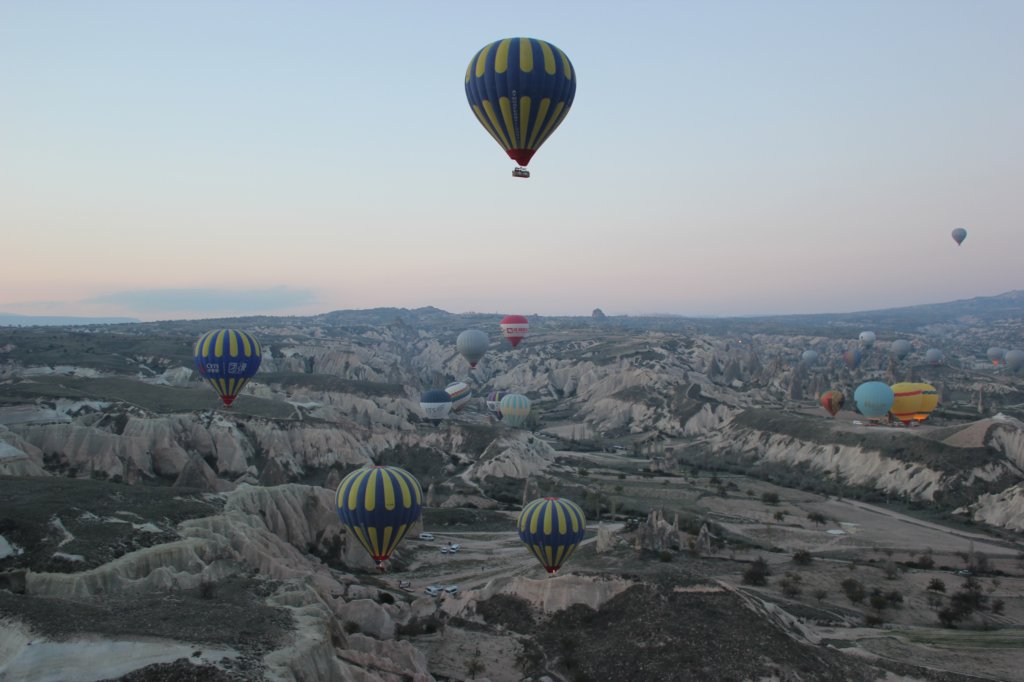 http://www.tonyco.net/pictures/Turkey_Trip_2017/Cappadocia/Balloon_flight/photo26.jpg