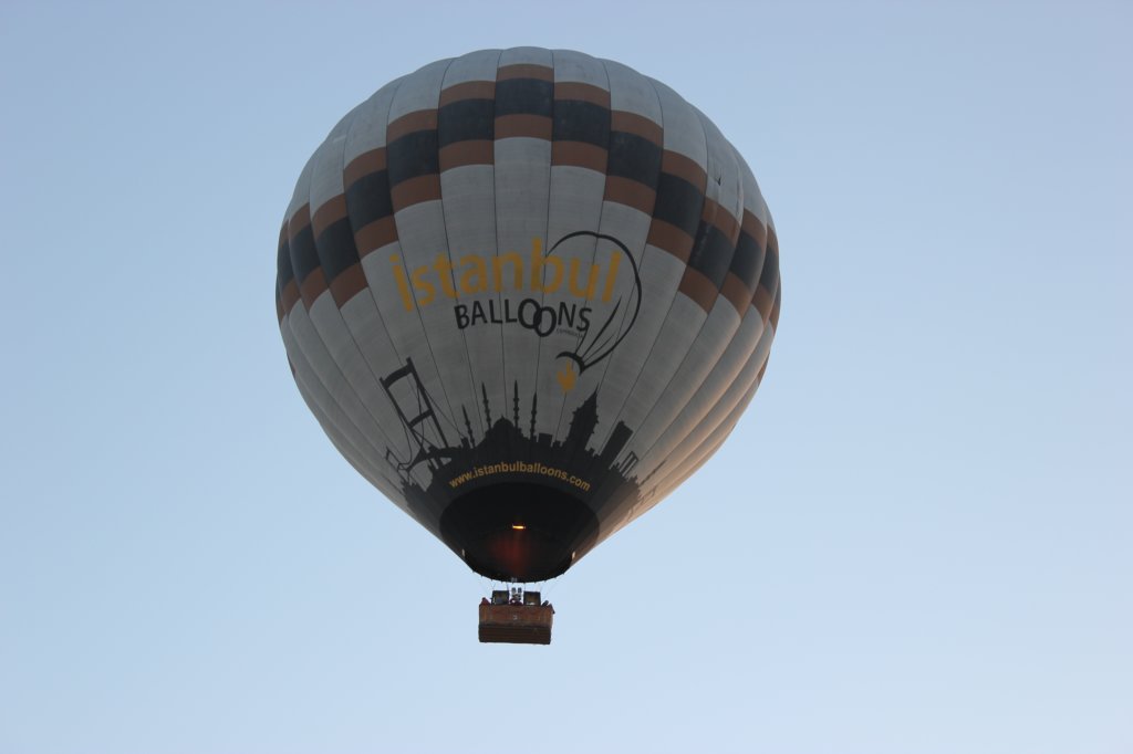 http://www.tonyco.net/pictures/Turkey_Trip_2017/Cappadocia/Balloon_over_Goreme/photo14.jpg