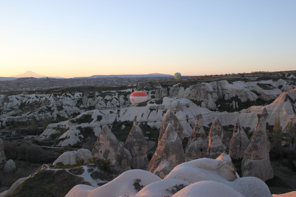 http://www.tonyco.net/pictures/Turkey_Trip_2017/Cappadocia/Balloon_over_Goreme/photo29.jpg