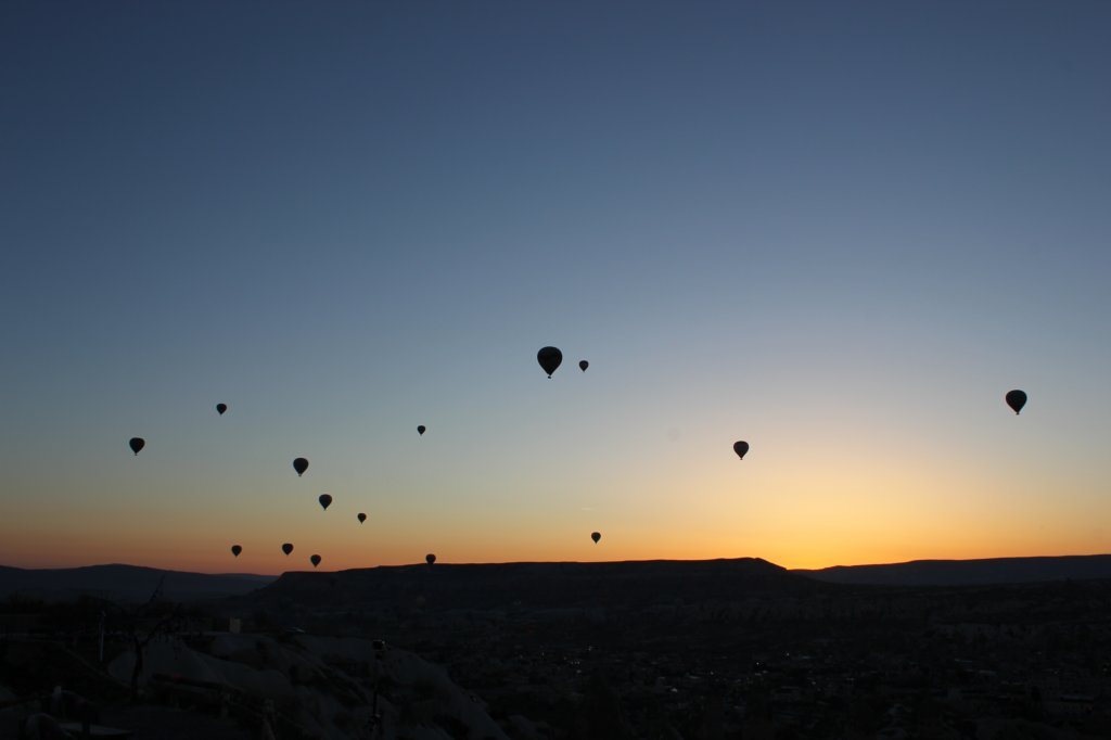 http://www.tonyco.net/pictures/Turkey_Trip_2017/Cappadocia/Balloon_over_Goreme/photo8.jpg