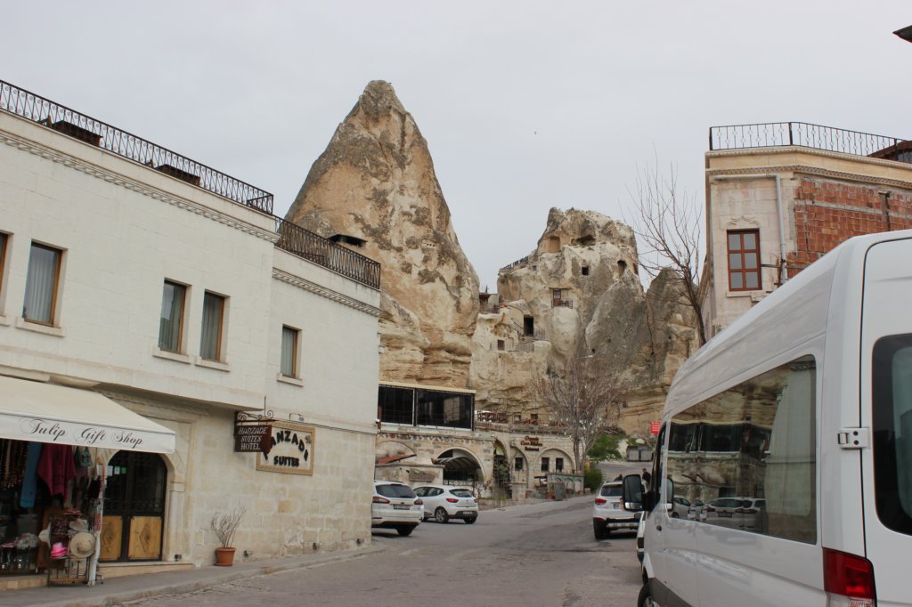 http://www.tonyco.net/pictures/Turkey_Trip_2017/Cappadocia/Goreme/goreme.jpg