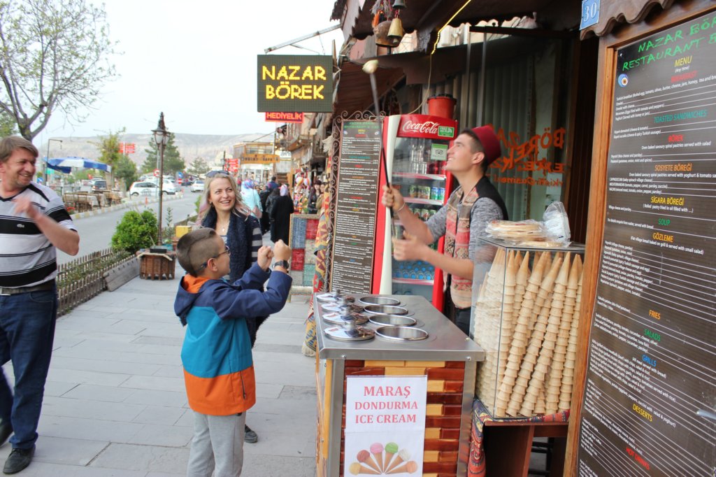 http://www.tonyco.net/pictures/Turkey_Trip_2017/Cappadocia/Goreme/photo80.jpg